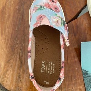 Toms toddler shoes